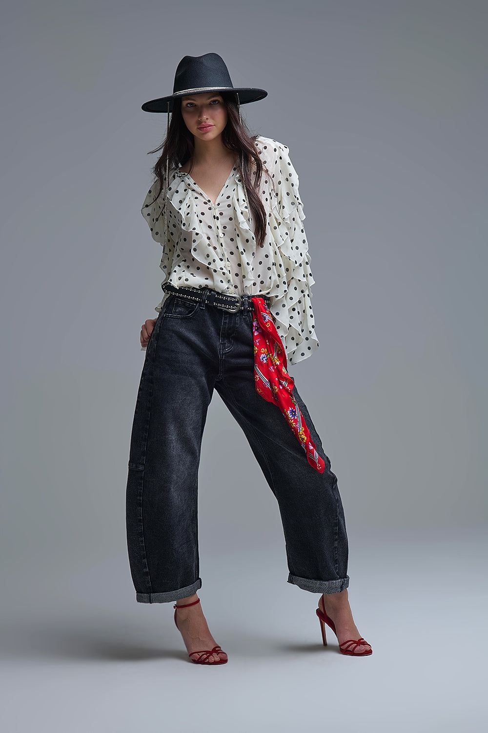 Chemise en mousseline de soie boutonnée à pois avec volants