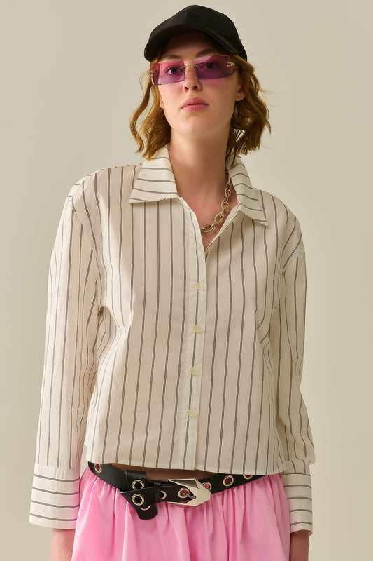 Q2 chemise en popeline blanche à rayures raccourcie