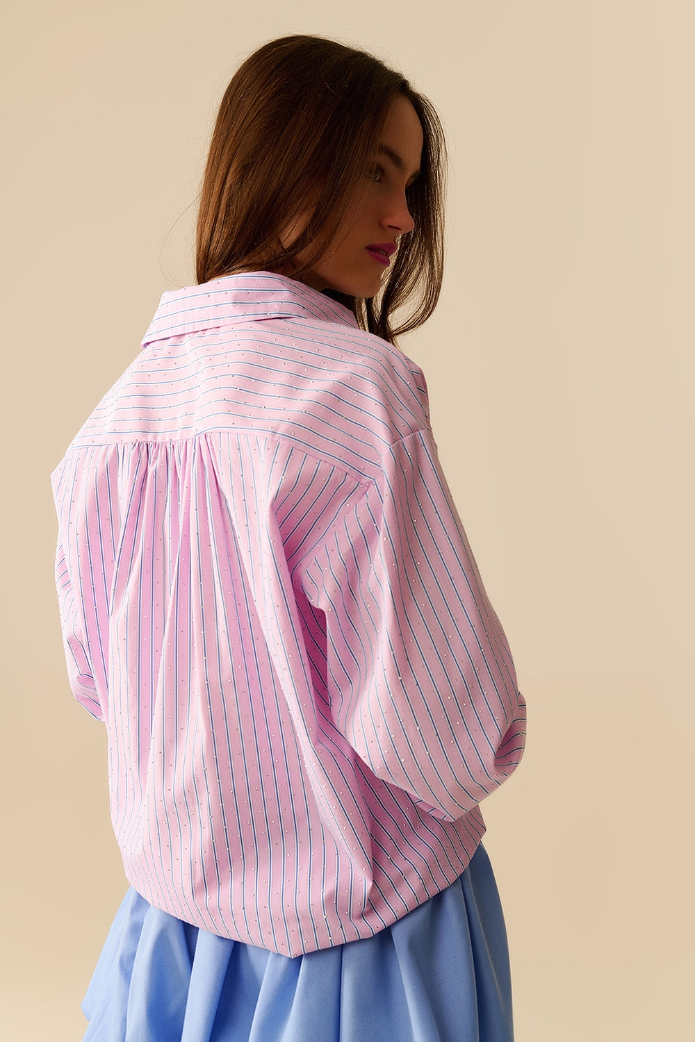 Chemise en popeline rose rayée ornée de strass