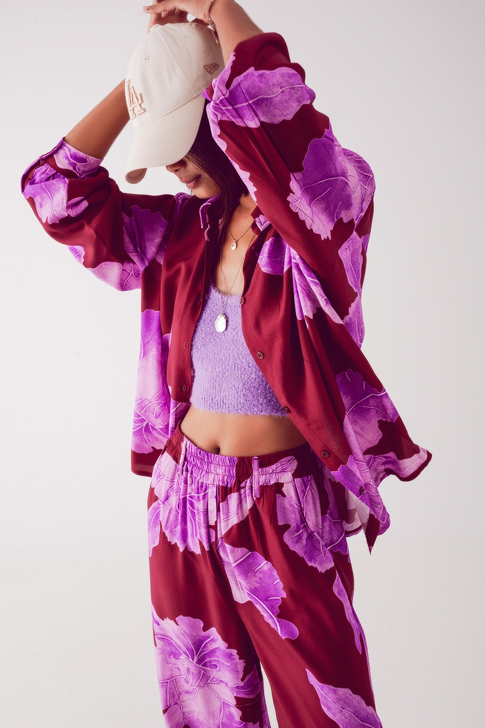 Q2 Chemise en satin fuchsia à large imprimé floral