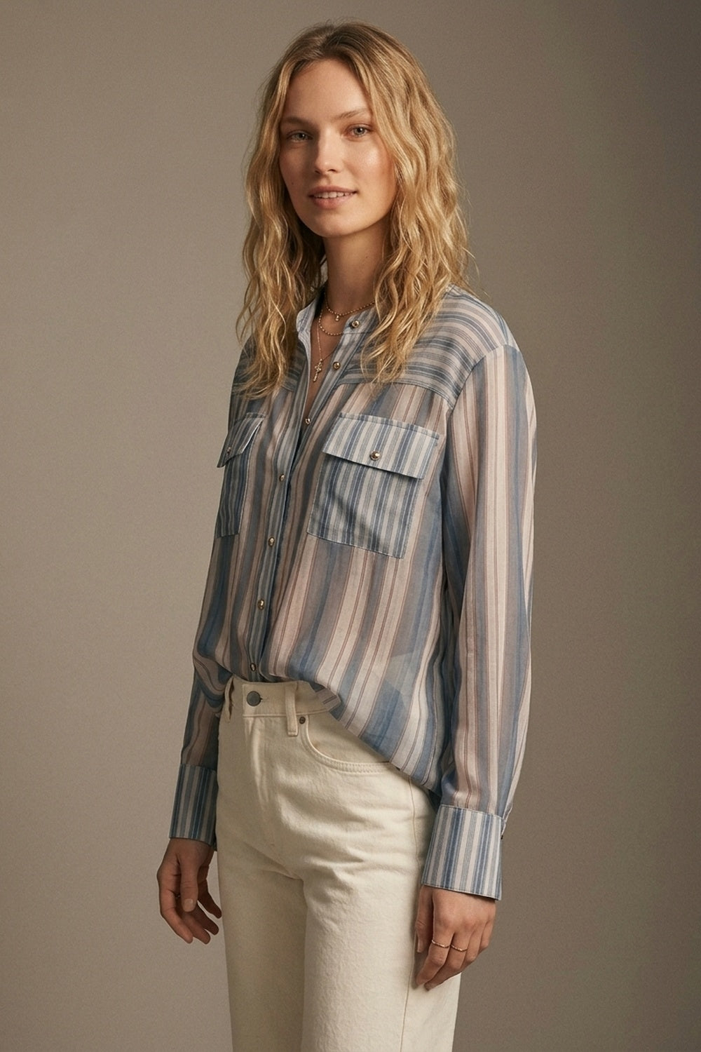 Chemise légère à rayures bleues en chiffon
