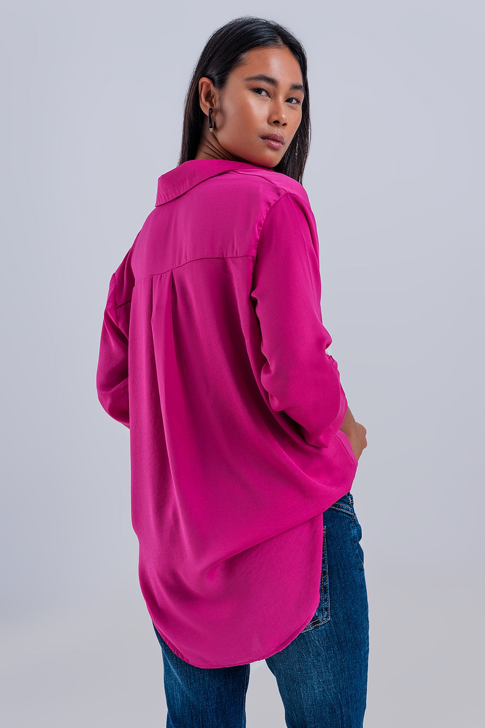 Chemise manches longues décontractée en satin fuchsia
