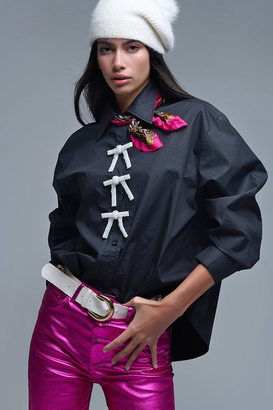 Q2 Chemise noire en popeline surdimensionnée avec boutons en perles blanches