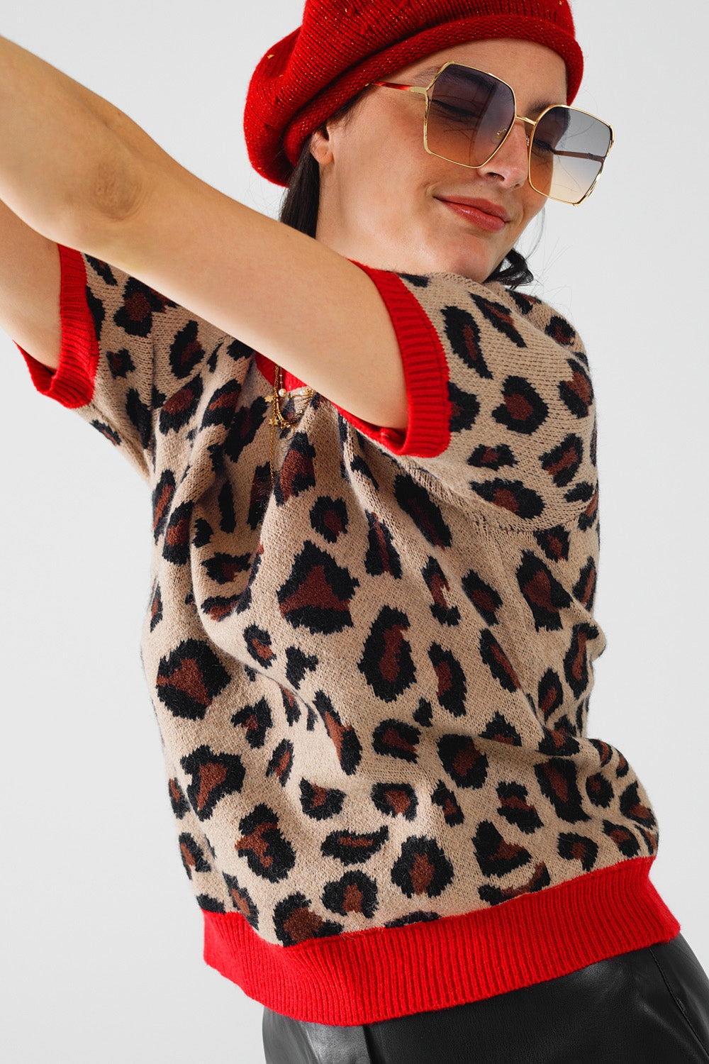 chemise pull confortable à imprimé panthère avec bords rouges