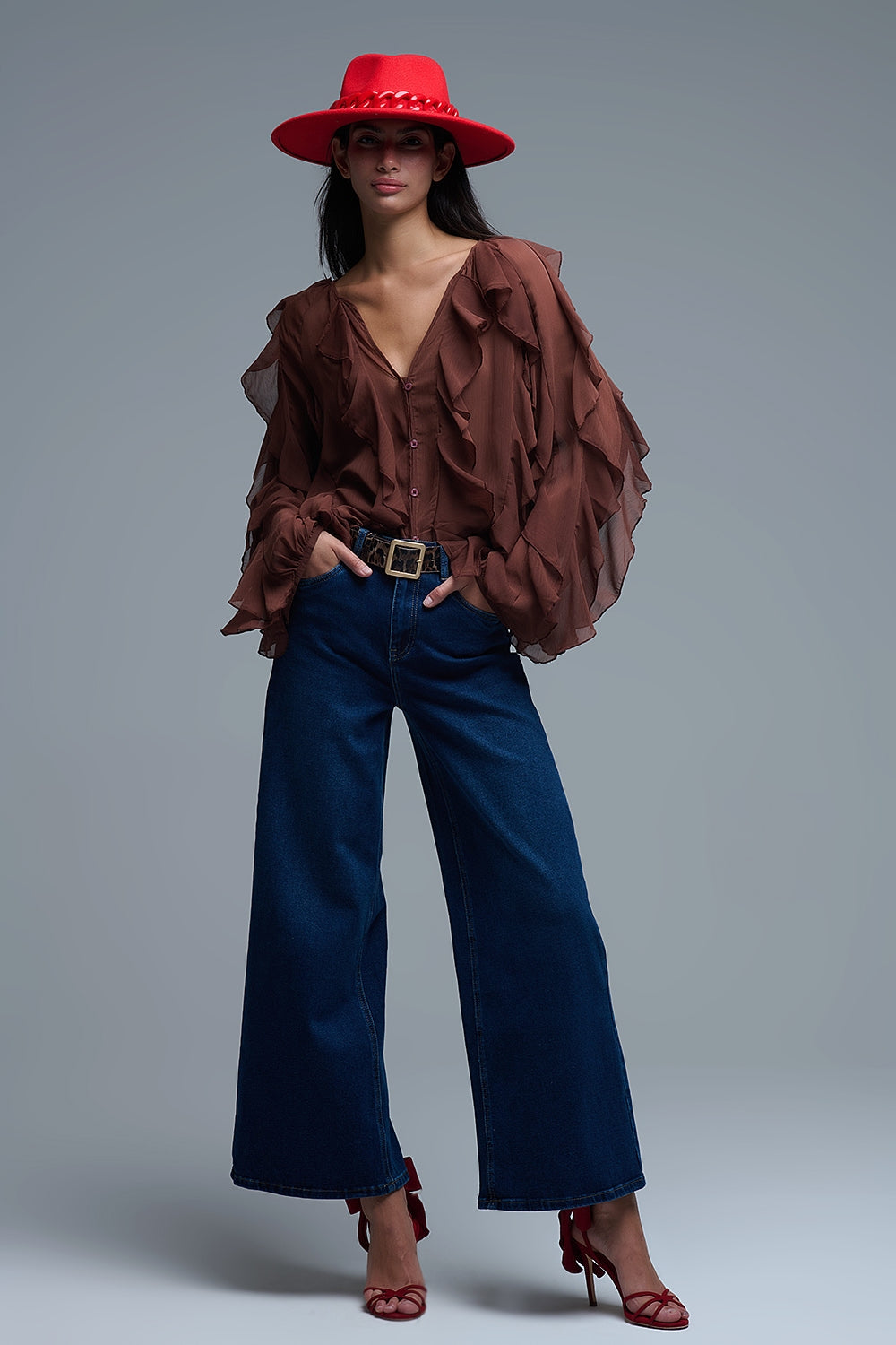 Chemisier à col en V et à volants en mousseline de soie marron