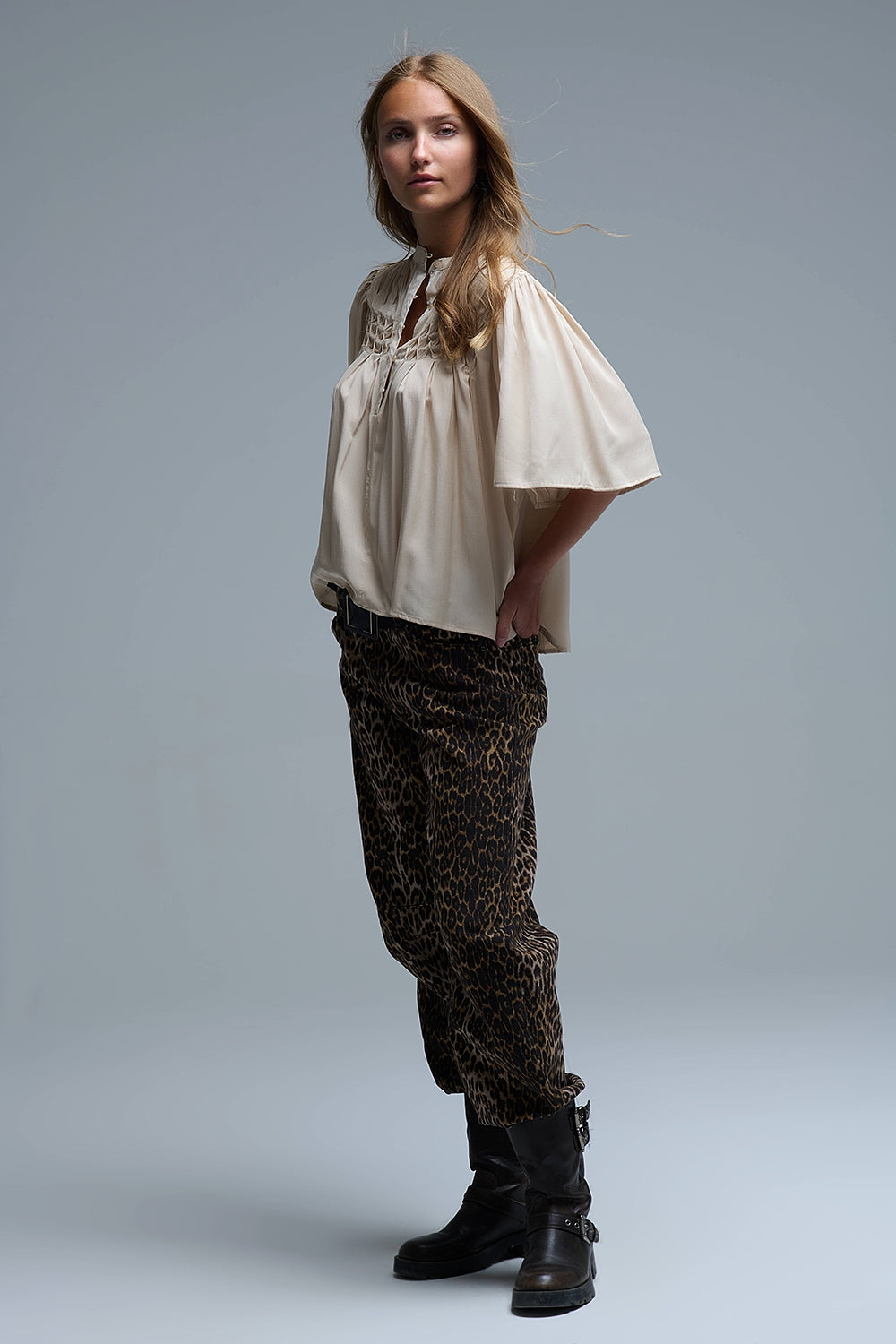 Chemisier beige décontracté de style bohème avec détails brodés