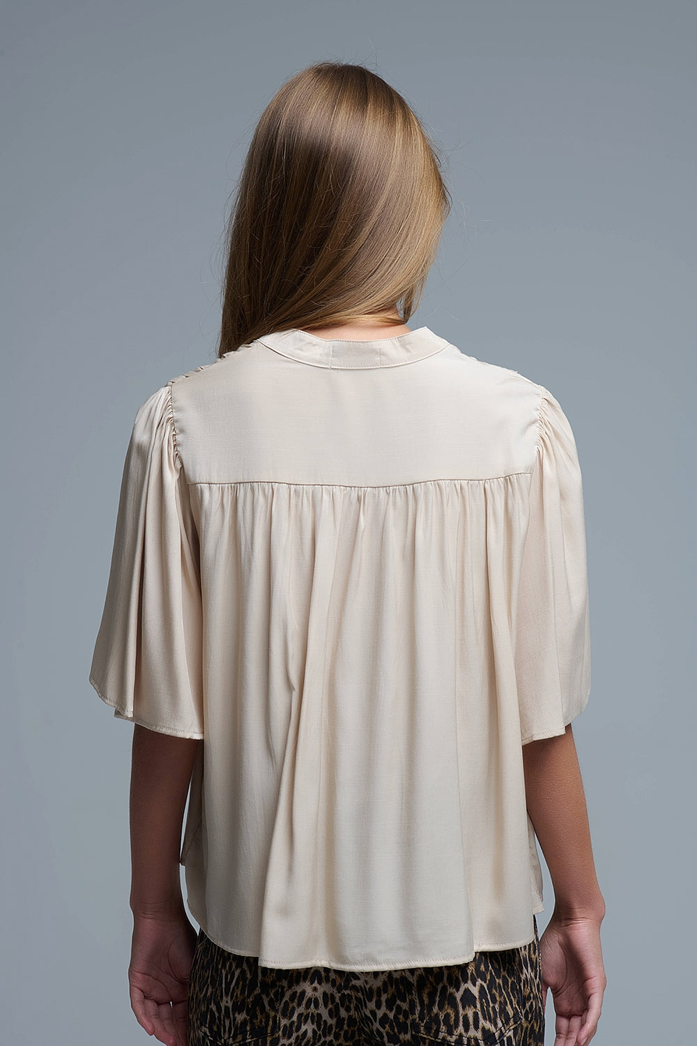 Chemisier beige décontracté de style bohème avec détails brodés