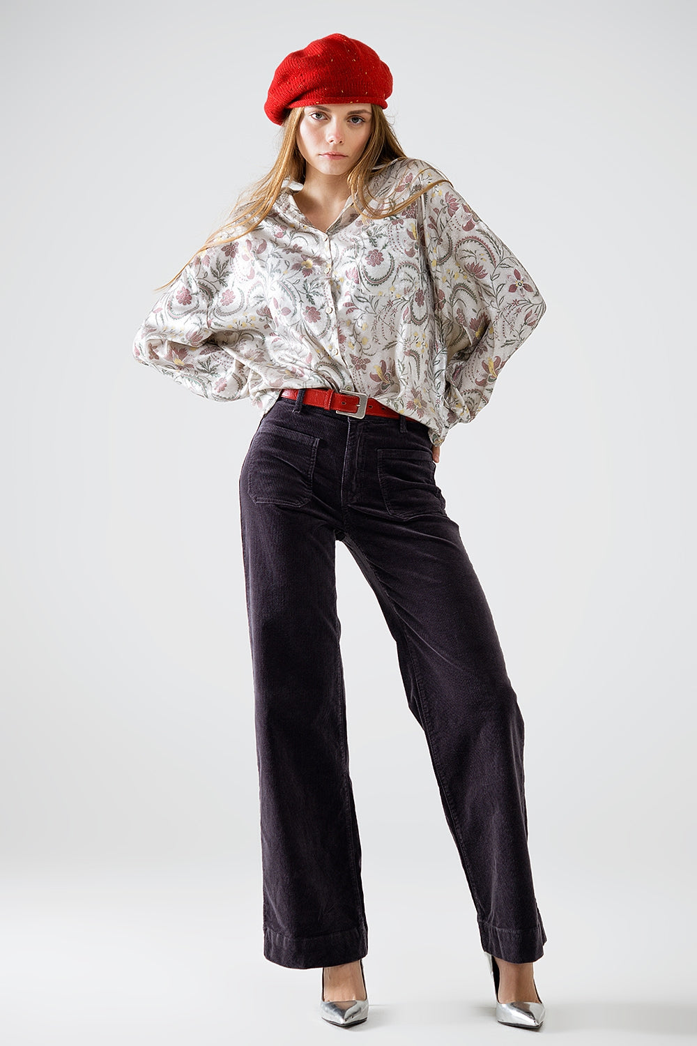 Chemisier en satin à imprimé floral en gris