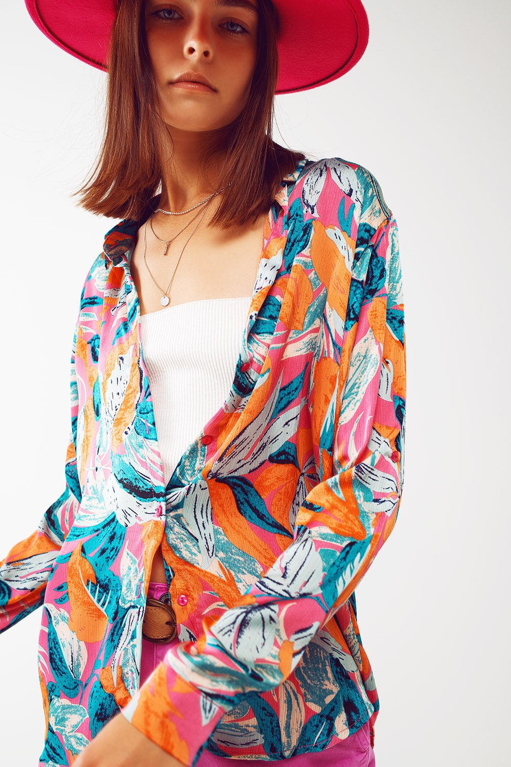 Chemisier en satin avec imprimé floral en orange