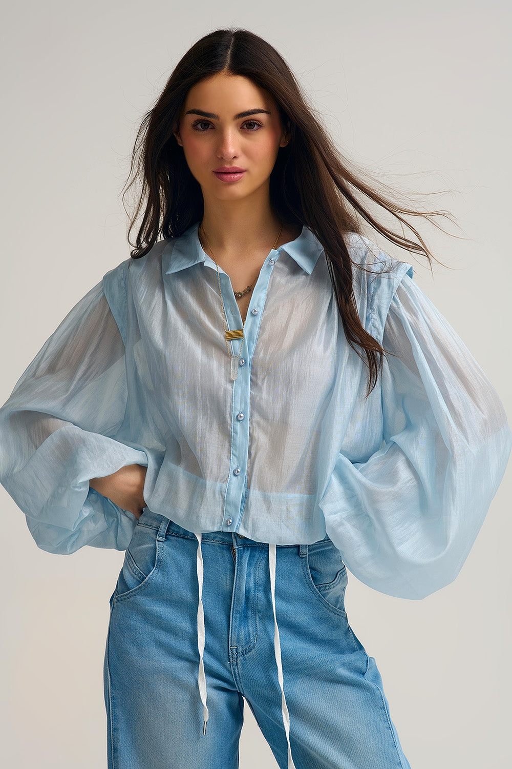 Q2 Chemisier en soie Tencel bleu avec manches ballon et boutons en nacar