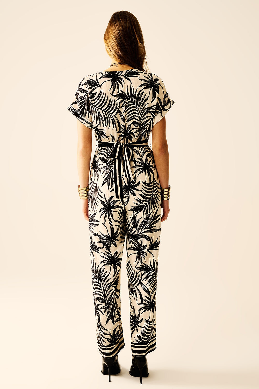Combinaison à manches courtes avec motif tropical en noir et blanc