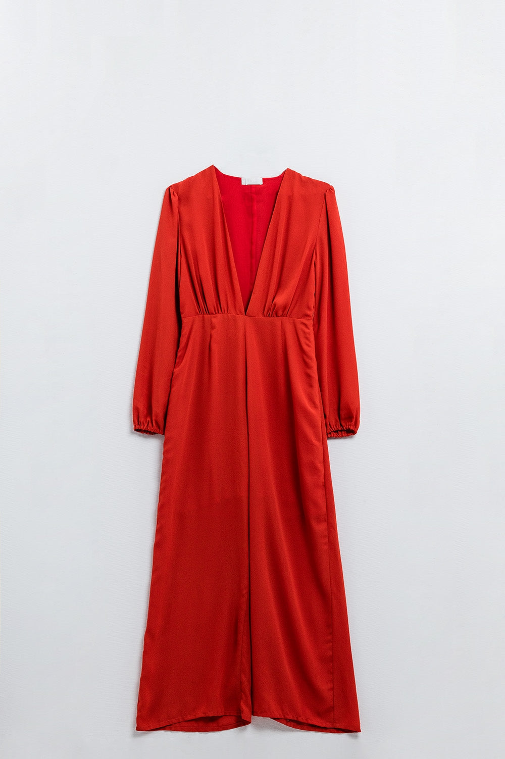 Q2 Combinaison en satin rouge avec col en V