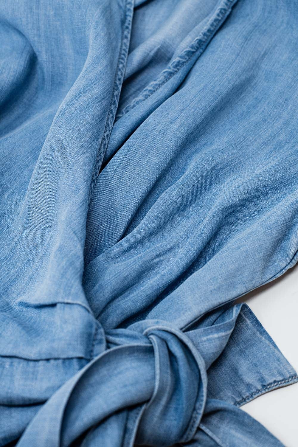 Combinaison Tencel cache-coeur en denim bleu
