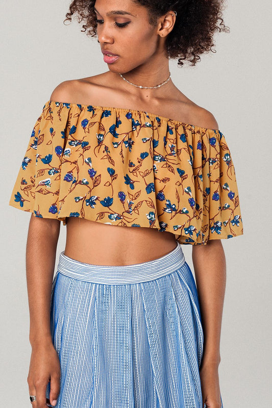 Q2 Crop top moutarde avec épaules dénudées
