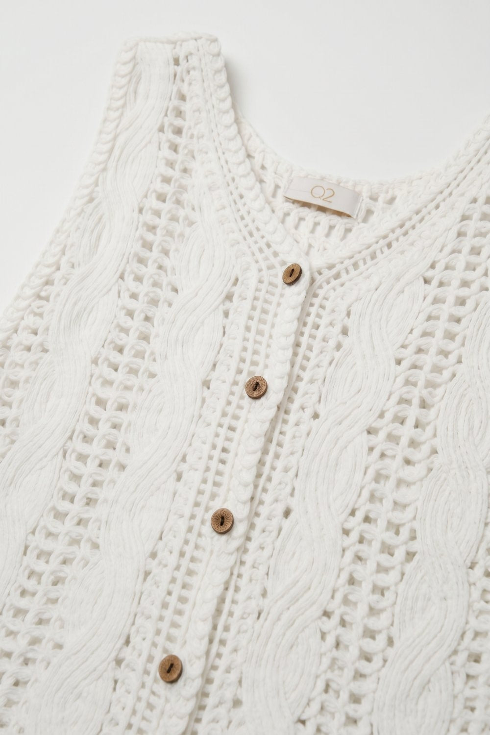 Débardeur court blanc en maille torsadée avec boutons sur le devant