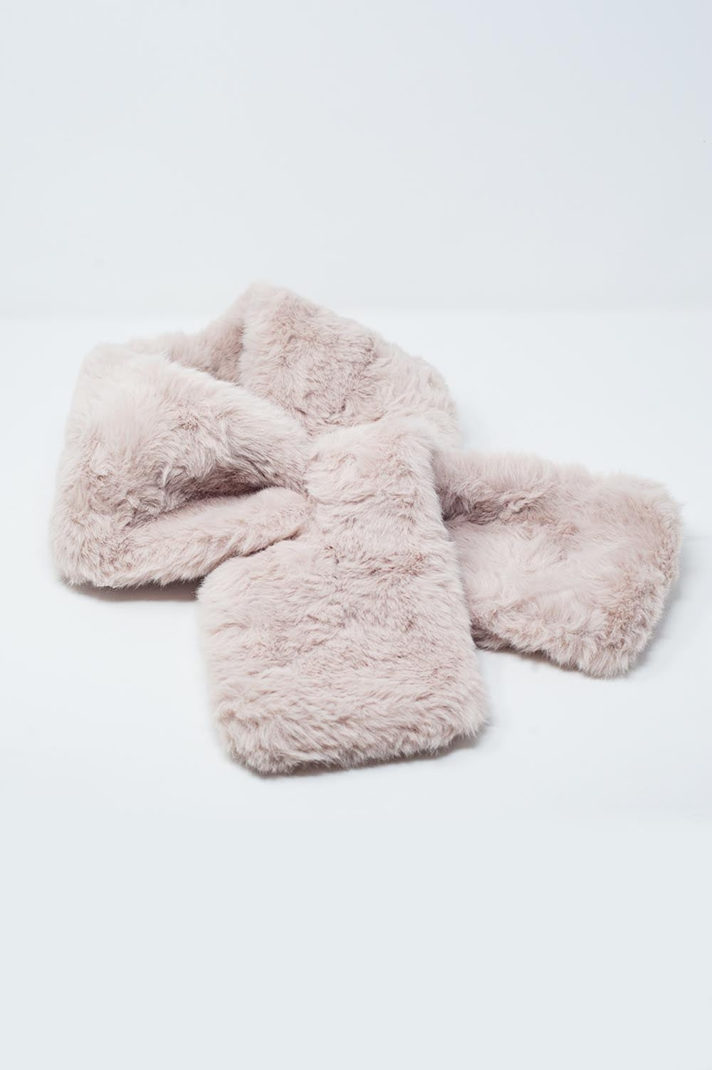 Q2 Echarpe en fausse fourrure de couleur crème