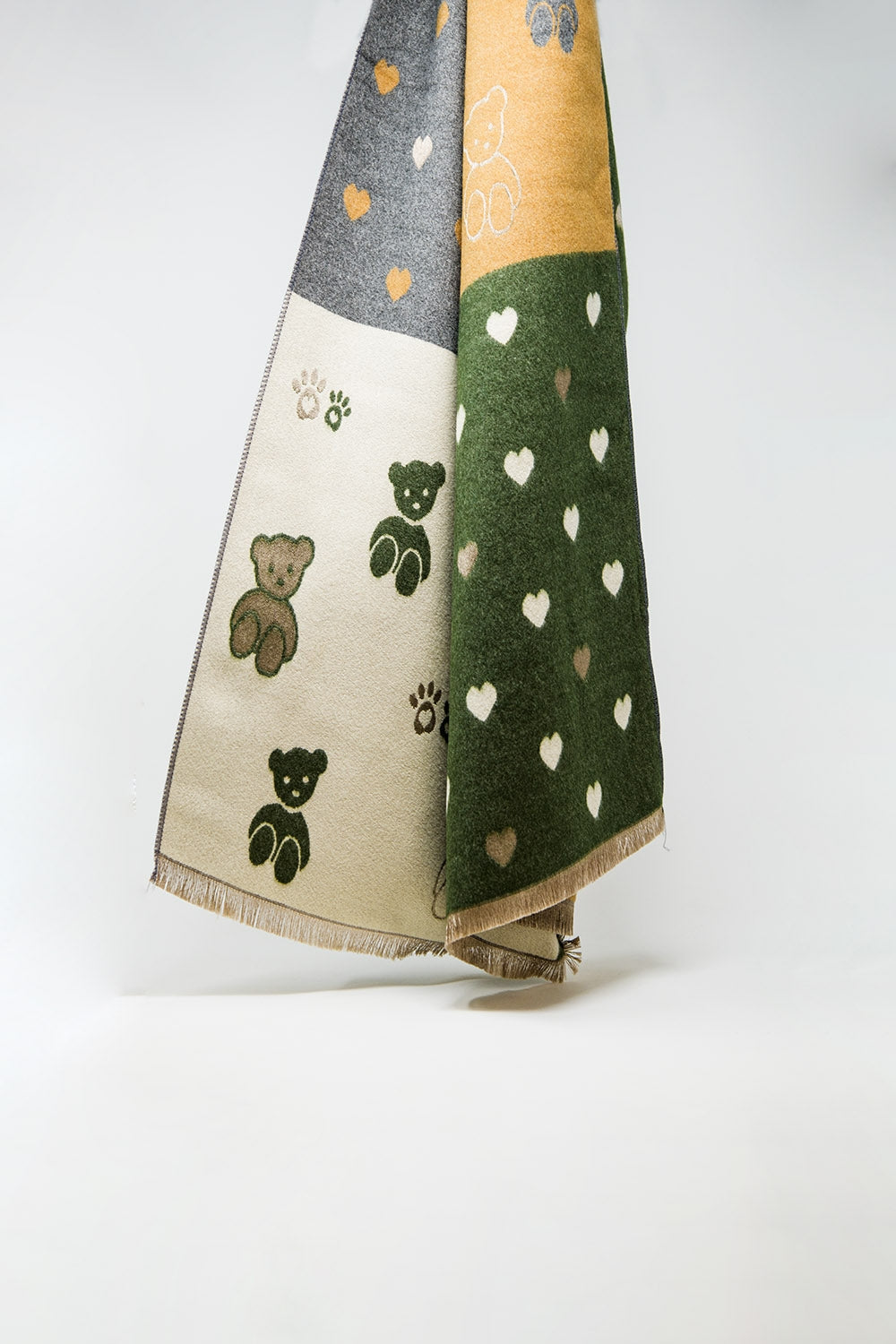 Q2 Écharpe tricotée avec imprimé ourson et cœur en vert