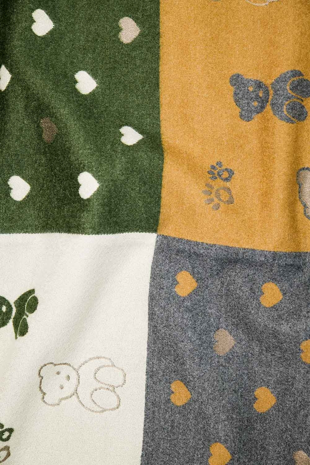 Écharpe tricotée avec imprimé ourson et cœur en vert