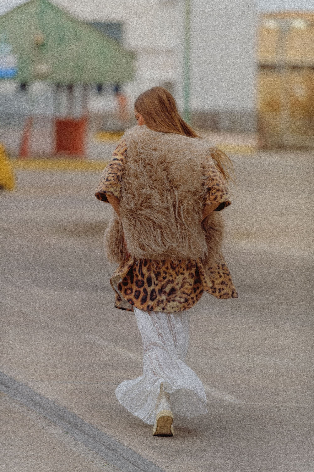 gilet en fourrure longue beige