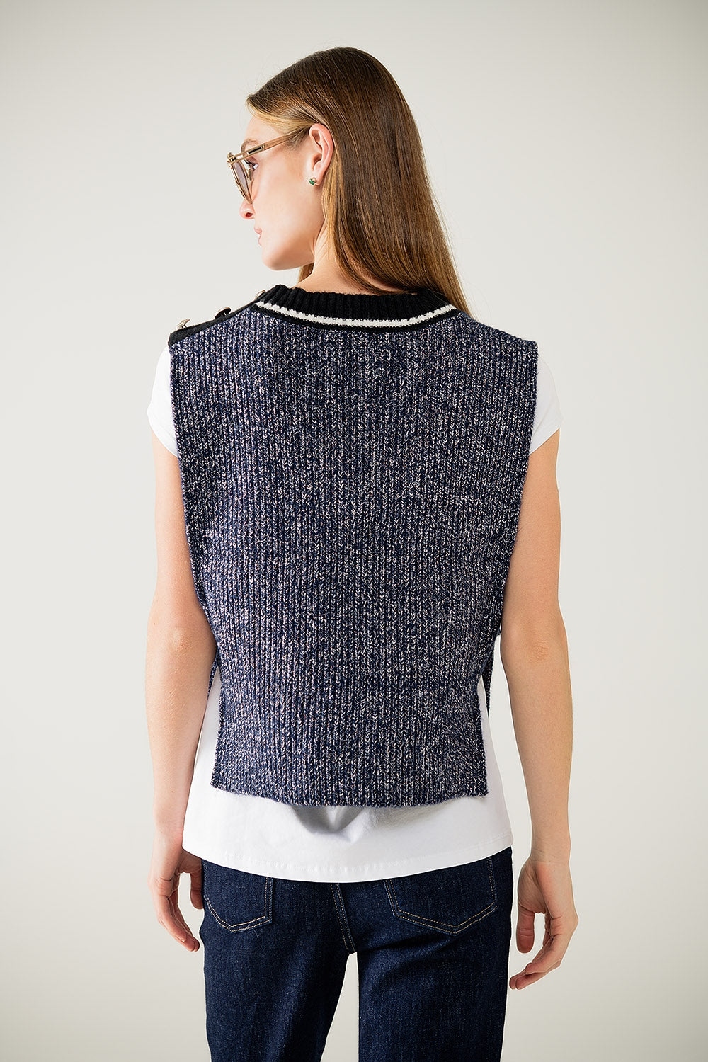 Gilet tricoté à col en V avec ouverture sur le côté