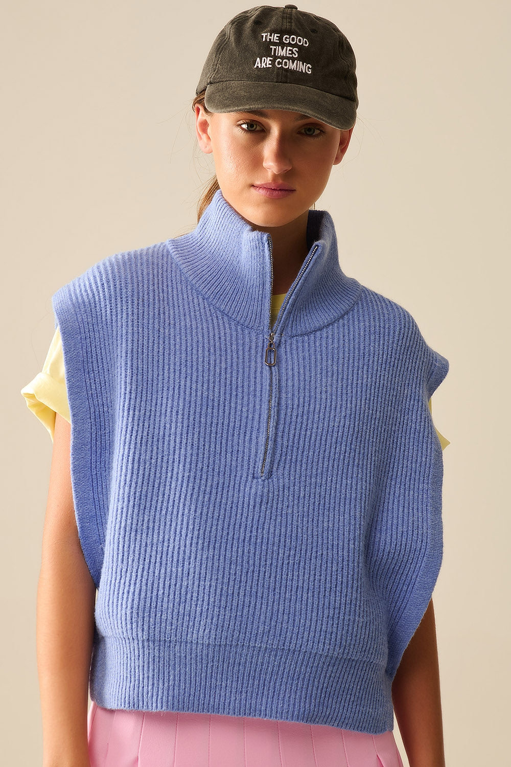 Gilet Tricoté avec Col Cheminée à Demi-Zip et Grandes Emmanchures en Bleu