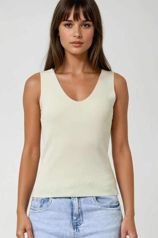 Q2 Haut beige sans manches en maille fine avec col en V
