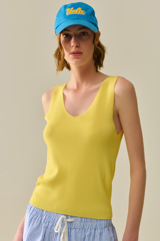 Q2 Haut jaune sans manches en maille fine avec col en V