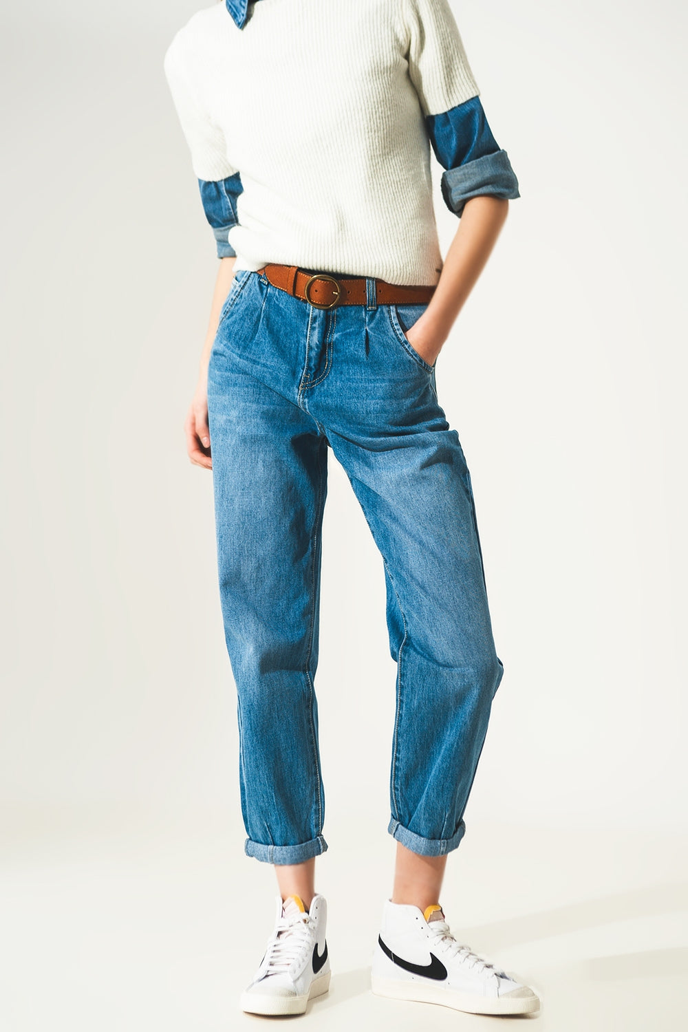 Jean à coupe droite avec pinces à la taille bleu moyen