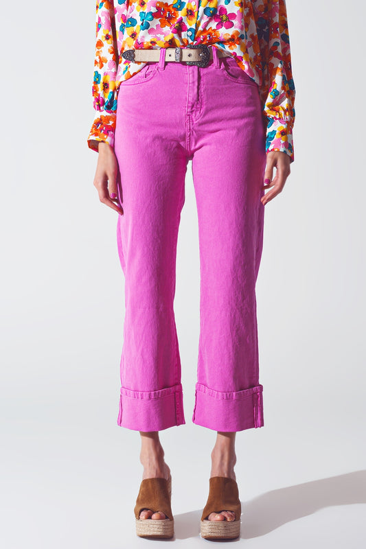 Q2 Jean à jambe droite avec ourlet coupé en fuchsia