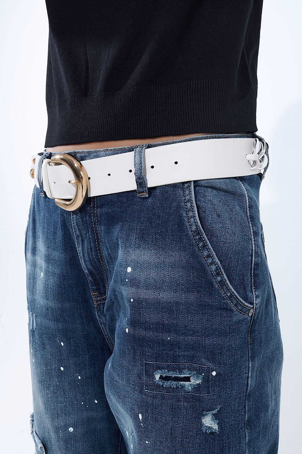 Jean ample avec patchs en relief et détails de peinture