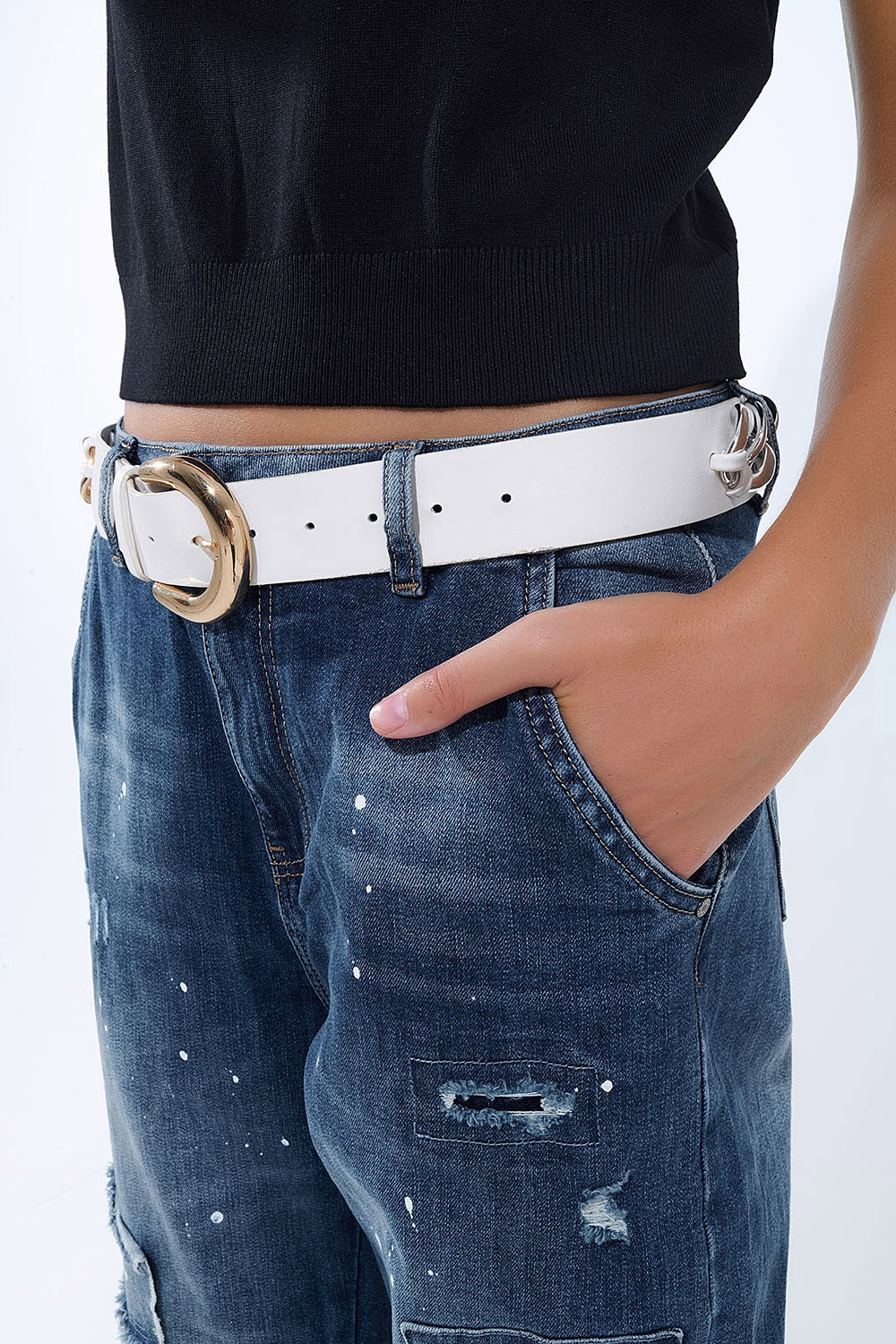 Jean ample avec patchs en relief et détails de peinture