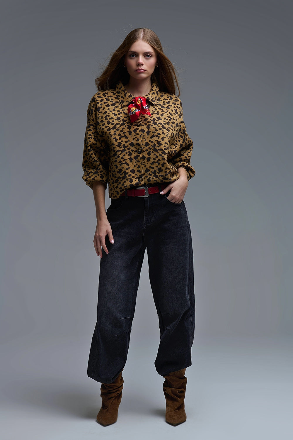 Jean Barrel en denim noir délavé