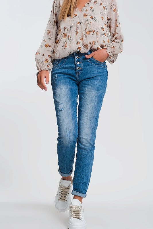 Q2 Jean boyfriend froissé en denim léger avec détails déchirés