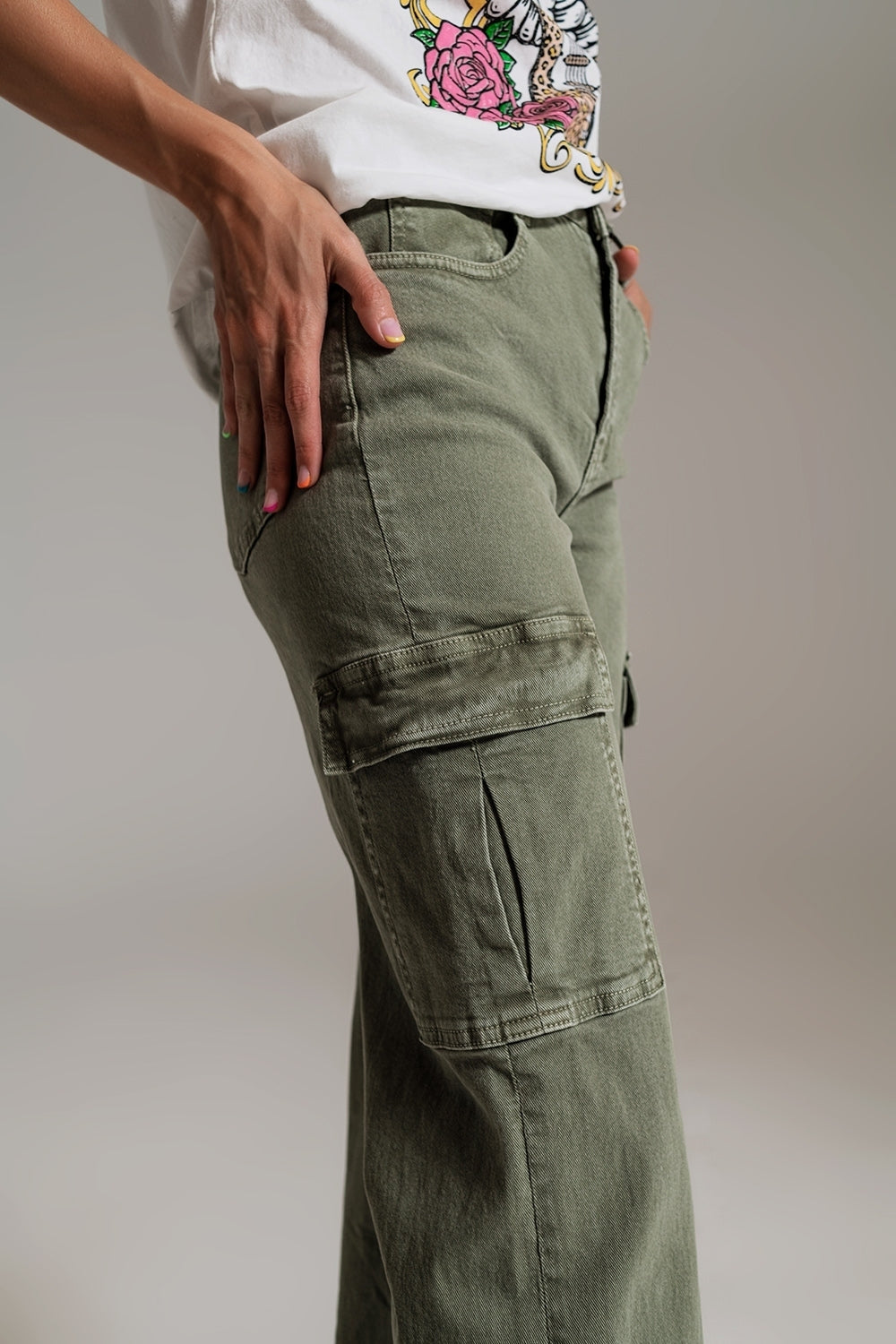 Jean cargo à jambe droite en vert olive