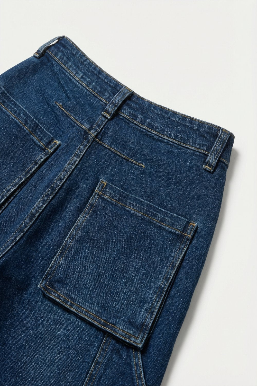 Jean classique à jambes larges en denim bleu avec couture