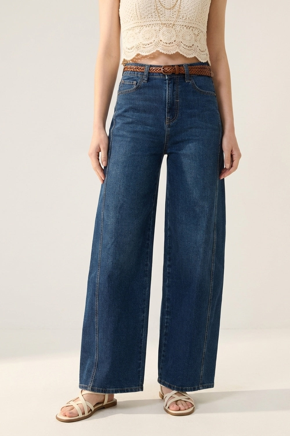 Q2 Jean classique à jambes larges en denim bleu avec couture