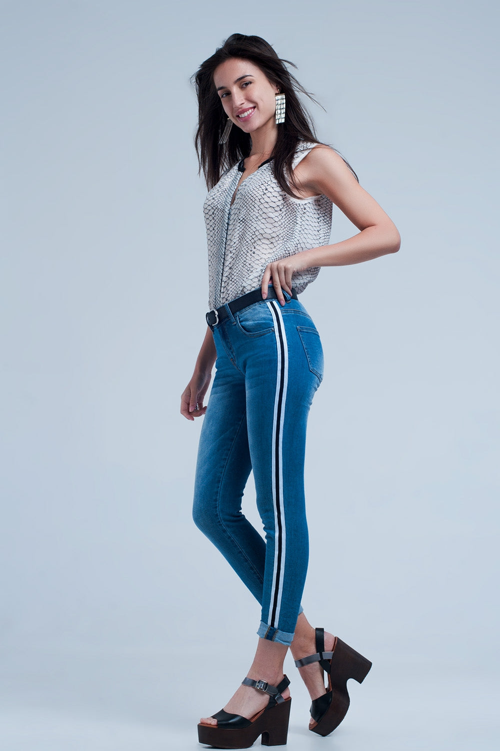 Jean denim à bande sur le côté