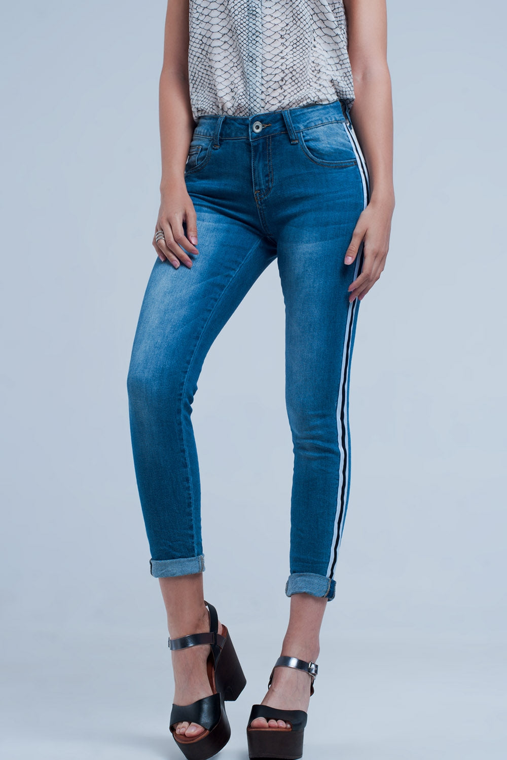 Jean denim à bande sur le côté
