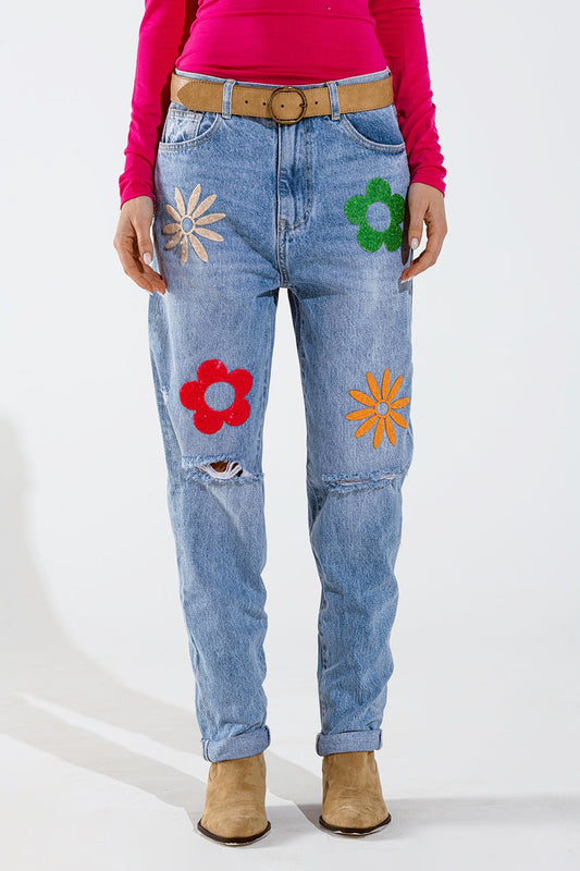 Q2 Jean droit avec fleurs en bleu délavé