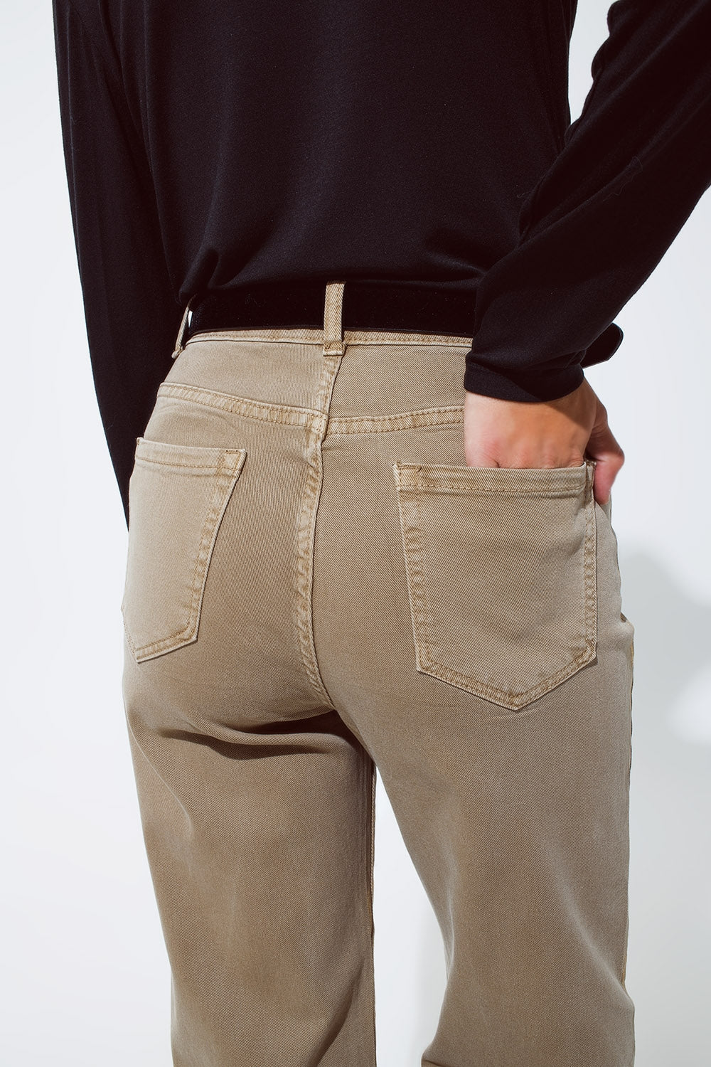 Jean droit doré à l'éclat métallique