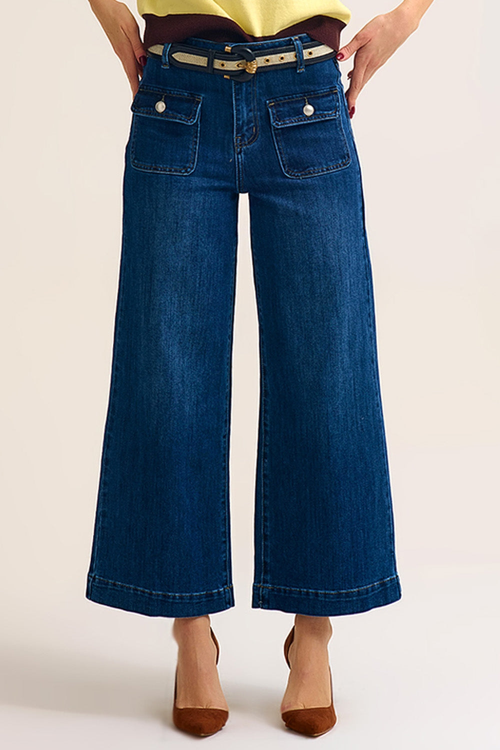 Q2 Jean en denim bleu à jambes larges avec détails de boutons
