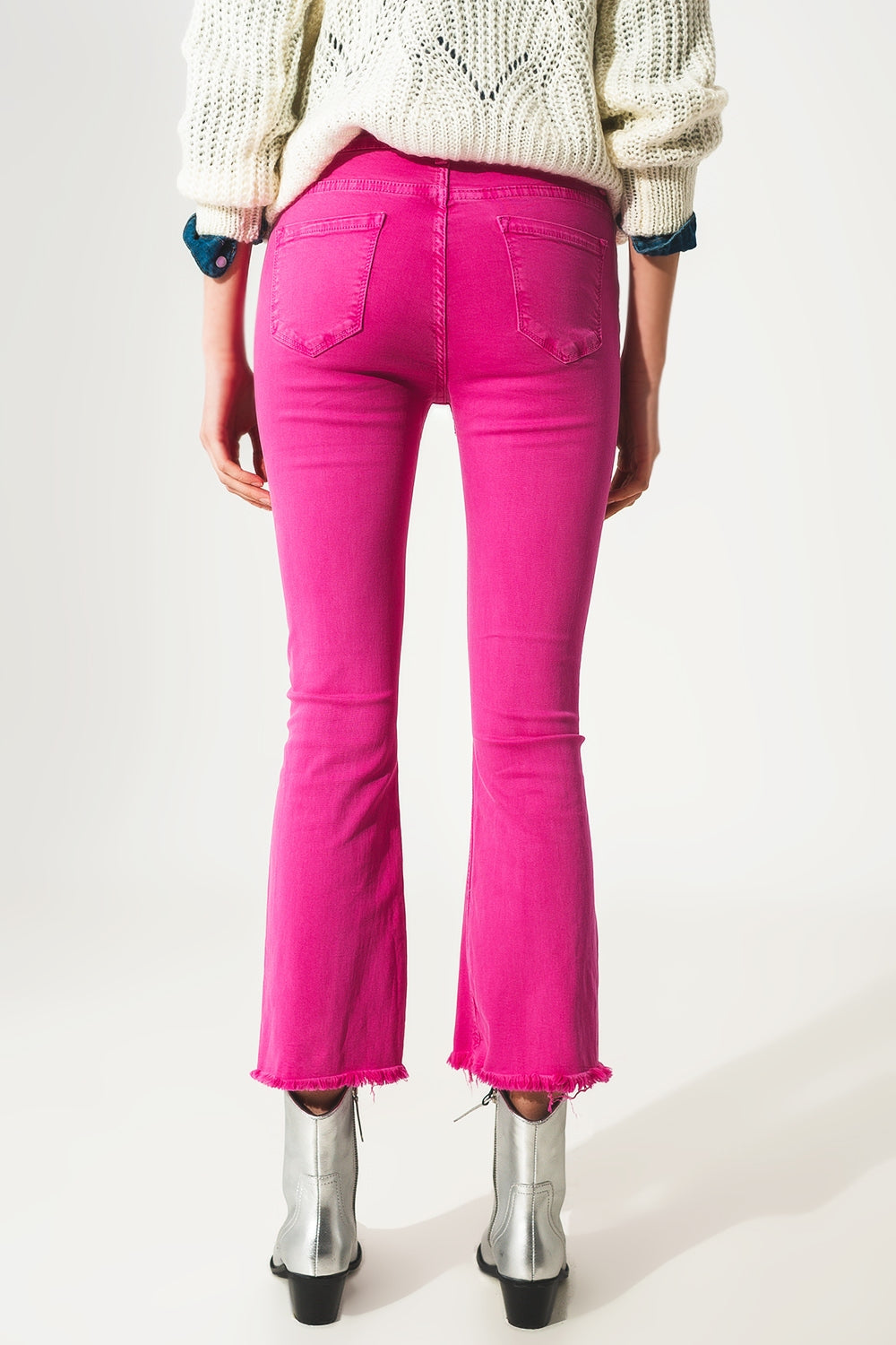 Jean évasé avec ourlet brut fuchsia