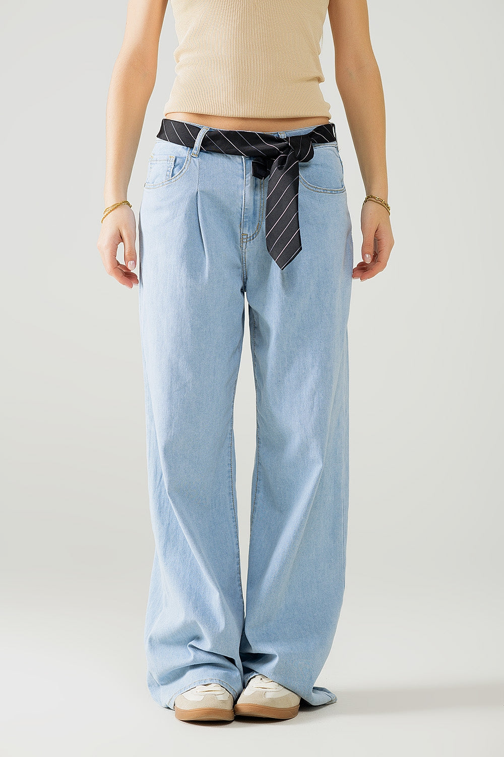Q2 Jean large à plis bleu clair