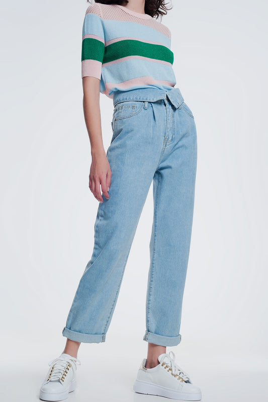 Q2 Jean mom avec pli sur l'avant  bleu délavé moyen avec taille pliée