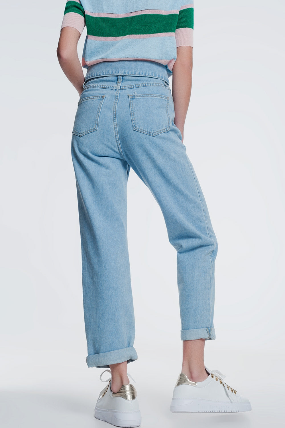 Jean mom avec pli sur l'avant  bleu délavé moyen avec taille pliée