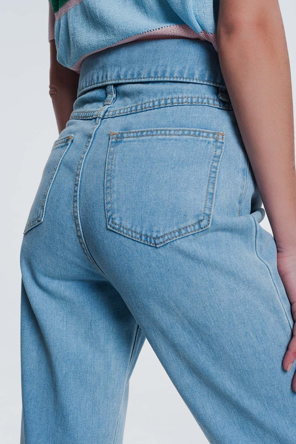 Jean mom avec pli sur l'avant  bleu délavé moyen avec taille pliée