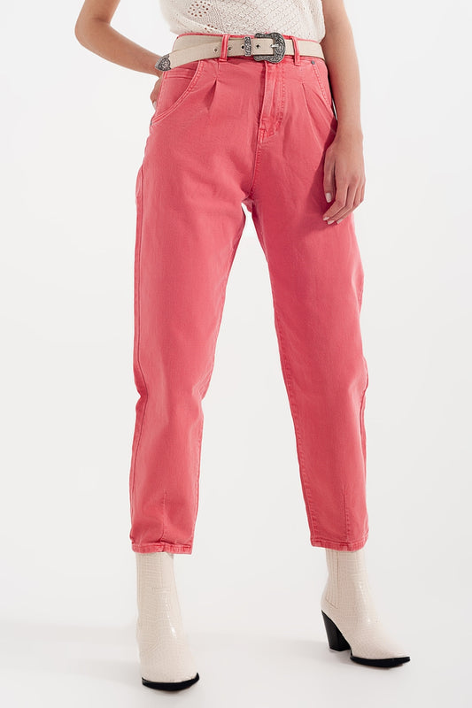 Q2 Jean mom  avec taille haute et plis sur le devant en rose
