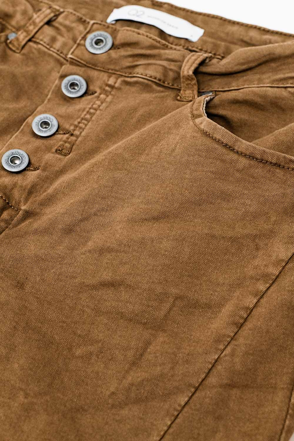 Jean skinny à boutons apparents marron