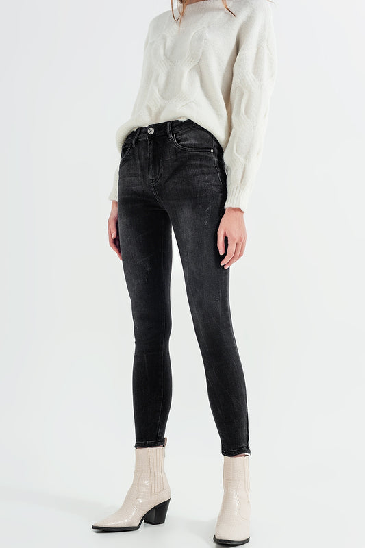 Q2 Jean skinny à cheville zippée noir délavé