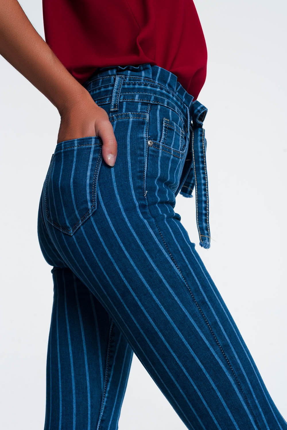 Jean skinny à fines rayures